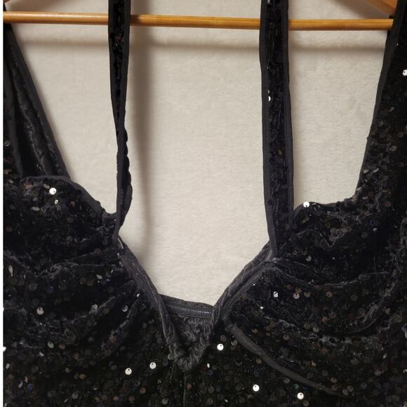 NWT PrettyLittleThings Plus Black Sequin Velvet Bardot Bodycon Dress Whimsi Goth - Picture 2 of 9